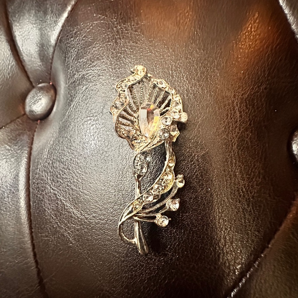 Vintage cala Lily Gold and Silver Floral Brooch with Intricate Detailing